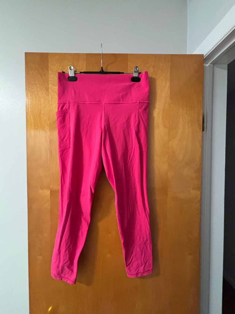 Athleta salutation 7/8 tight with stash pocket